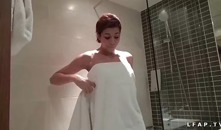 成熟したイギリスMILF えろつべ アンドロイド Fucks若い黒のスタッド